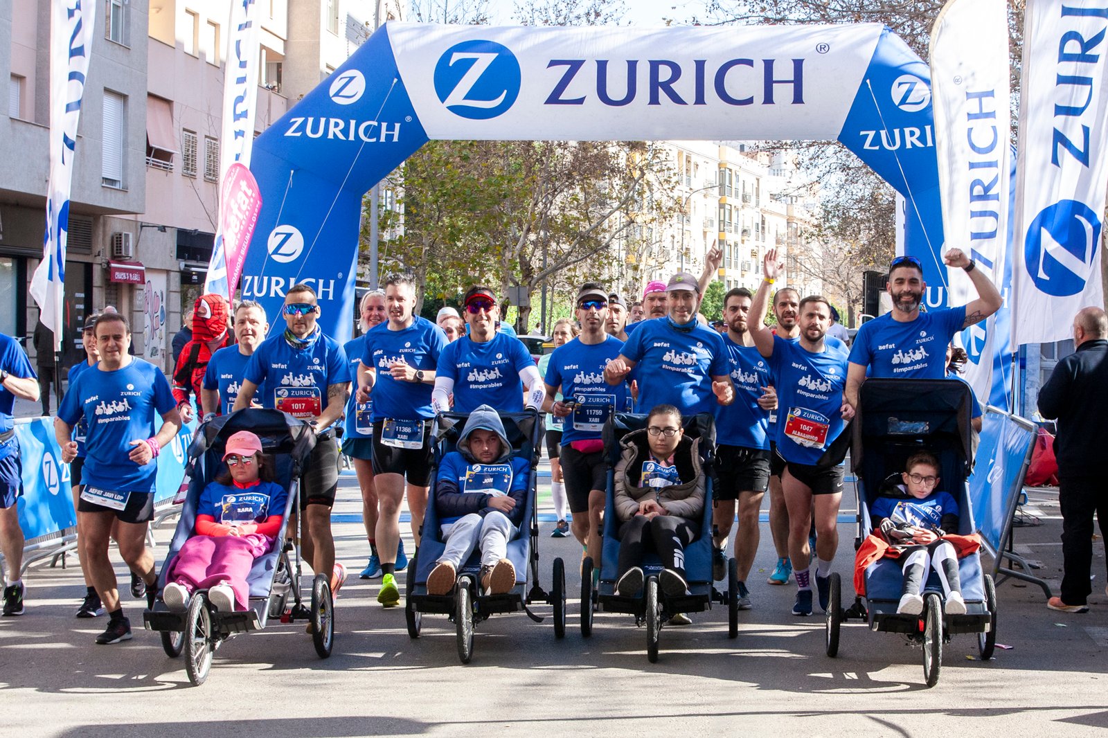 3_EQUIPO_ZURICH_AEFAT_EN_MARATÓN_SEVILLA_2024_-_Fotos_Xavier_dArquer.jpg