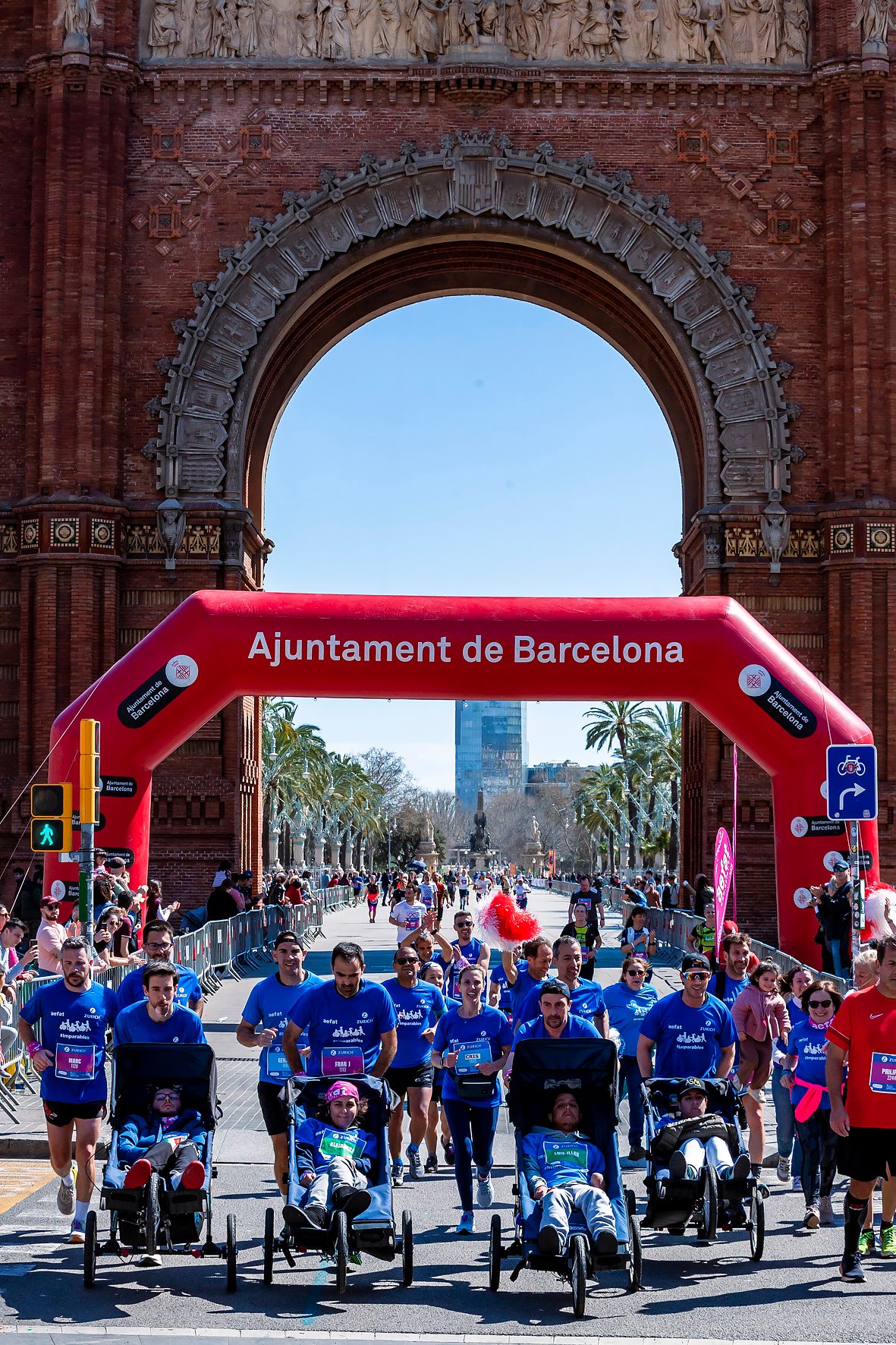 Equipo Zurich Aefat en Marató Barcelona 2023 Foto Xavier dArquer 7