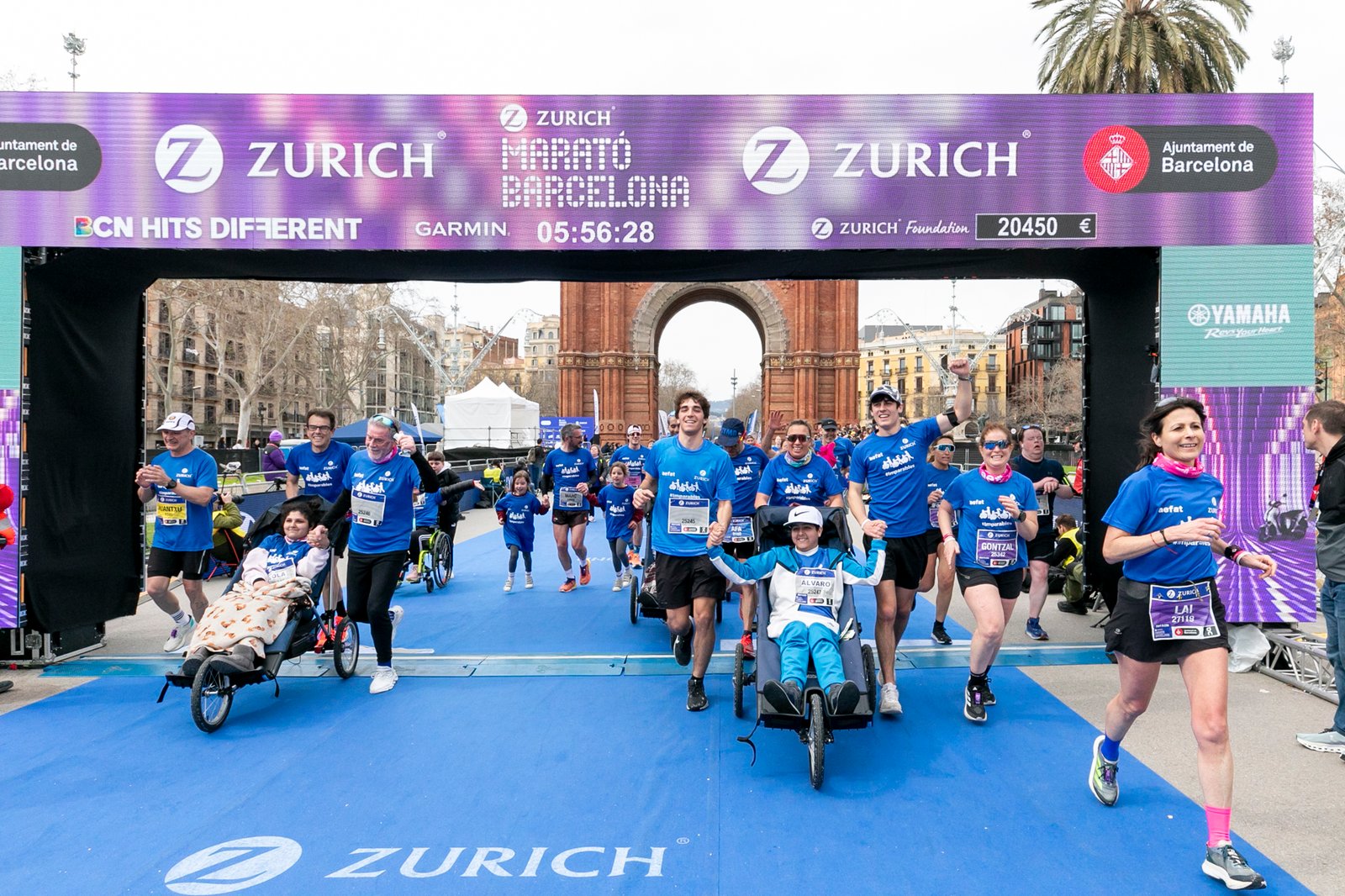 Equipo_Zurich_Aefat_en_Marató_Barcelona_2025_Foto_Xavier_dArquer_2.jpg